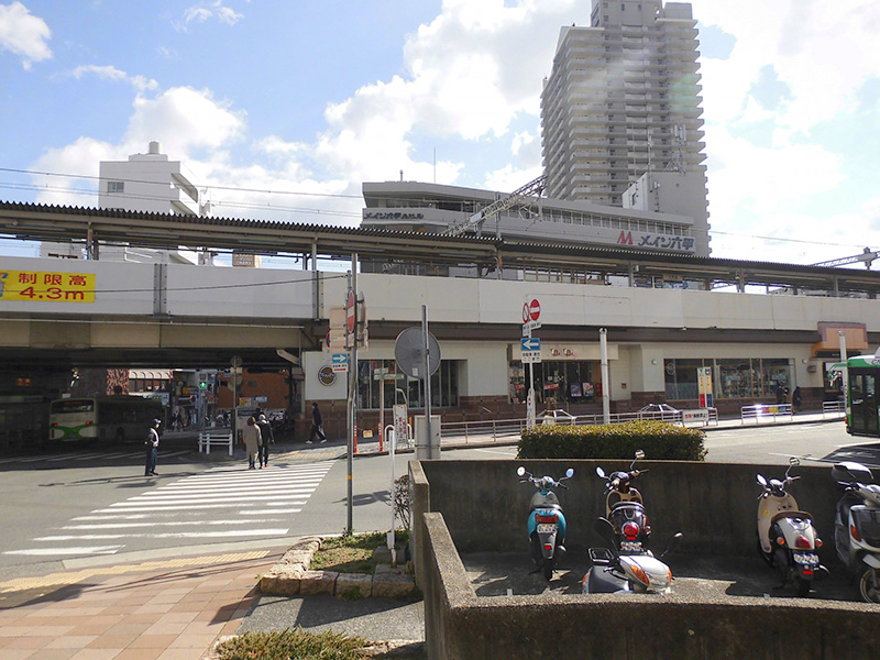 六甲道駅すぐの実店舗で、全国から来店多数